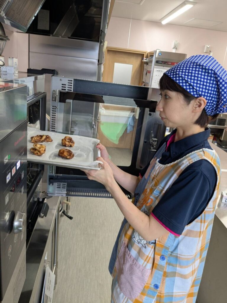 スタッフC